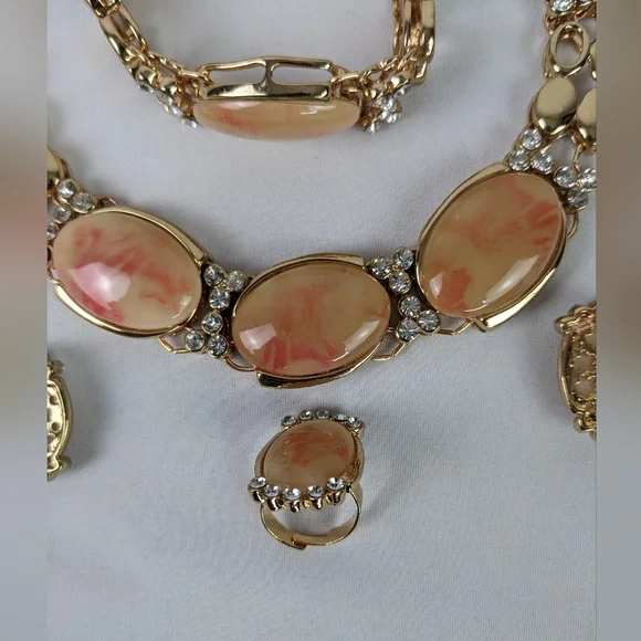 NWOT, BEAUTIFUL AFRICAN PARTY JEWELRY SET. - Picture 5 of 7